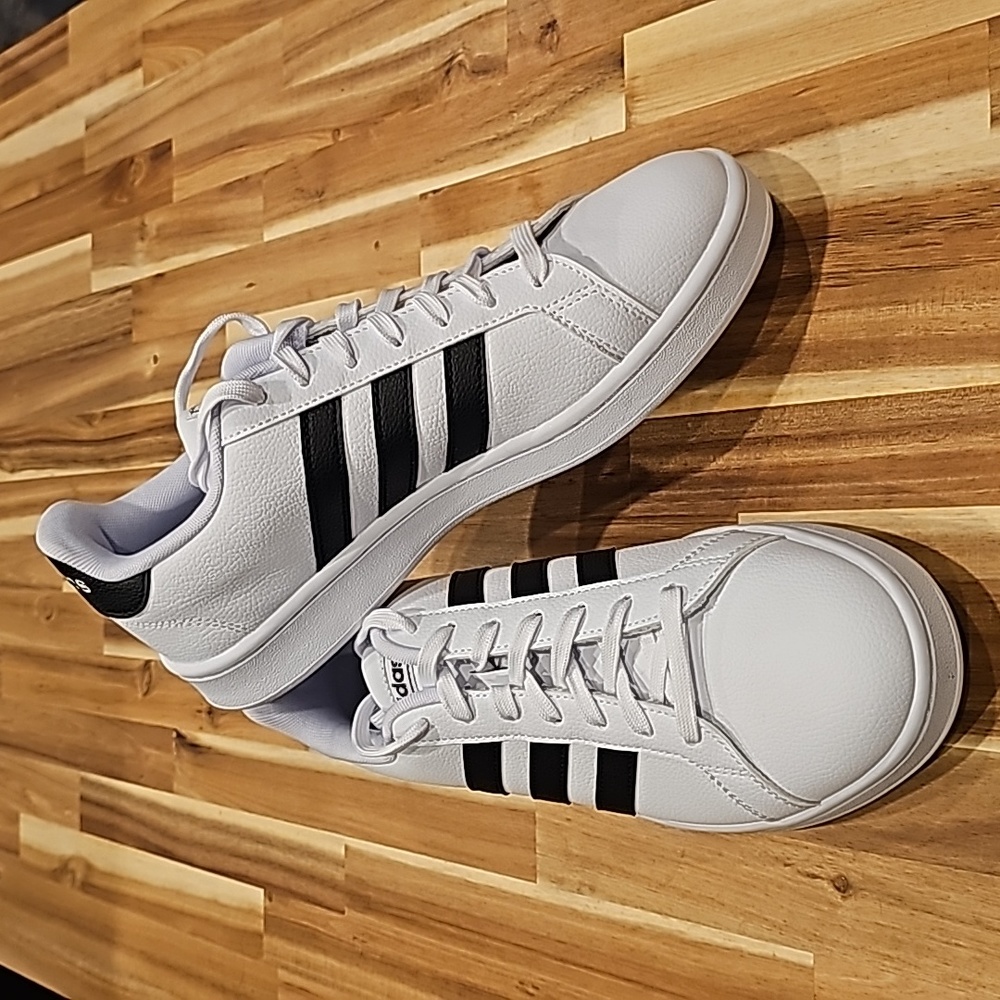 Adidas shoes white with black US 9.5 NEW